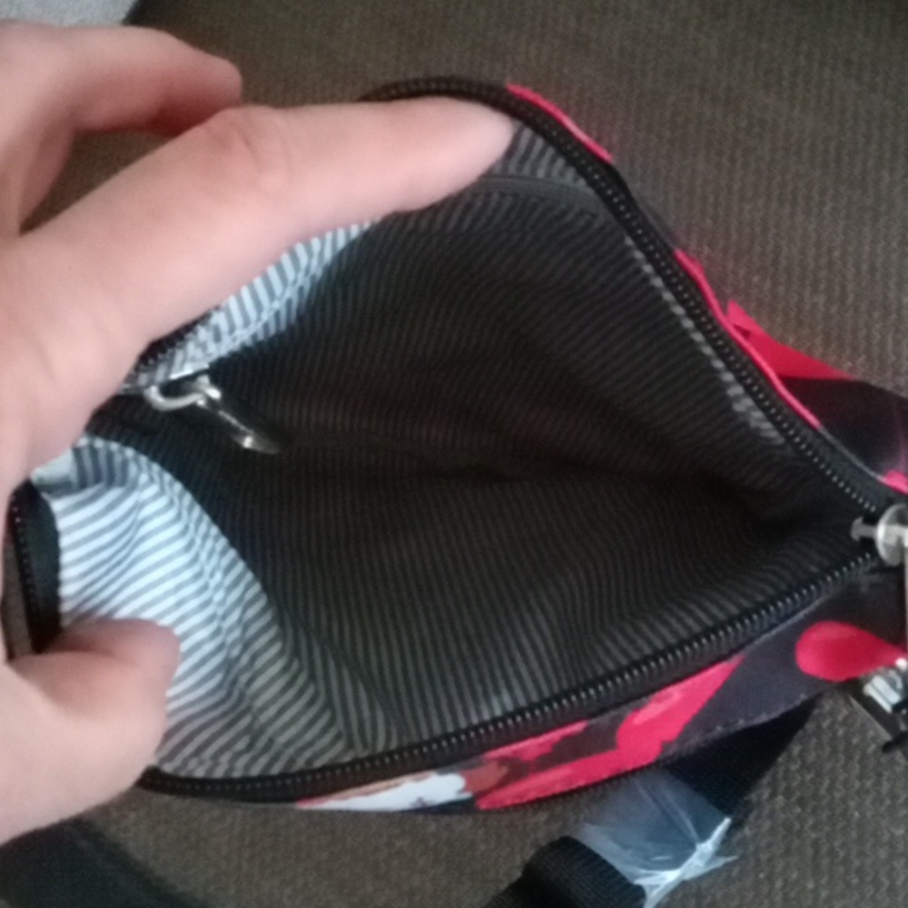 Loungefly IT Chapter Two I Heart Derry Crossbody NWT - Picture 7 of 7